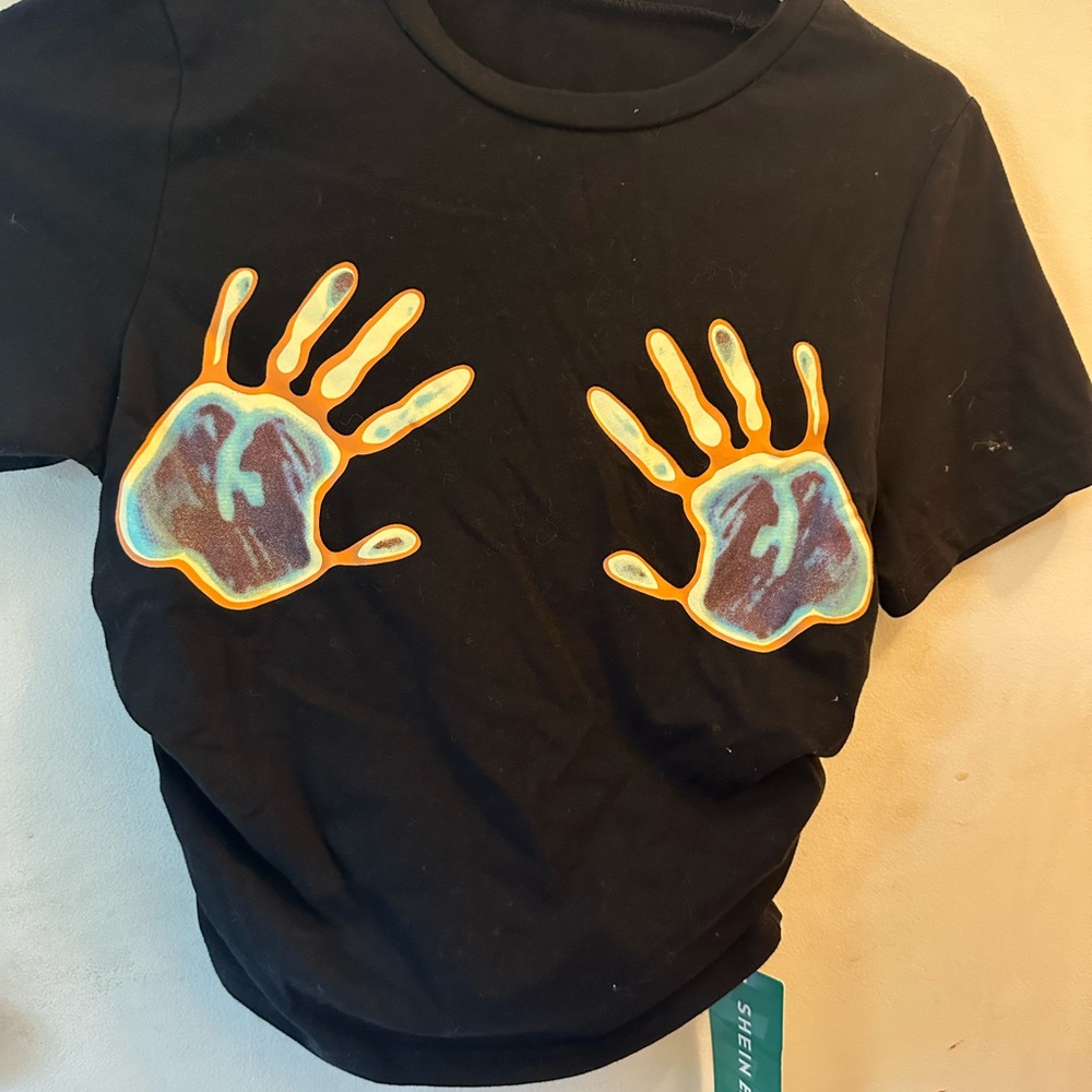 SHEIN Black and Orange Short Sleeve Tee with Handprint Design